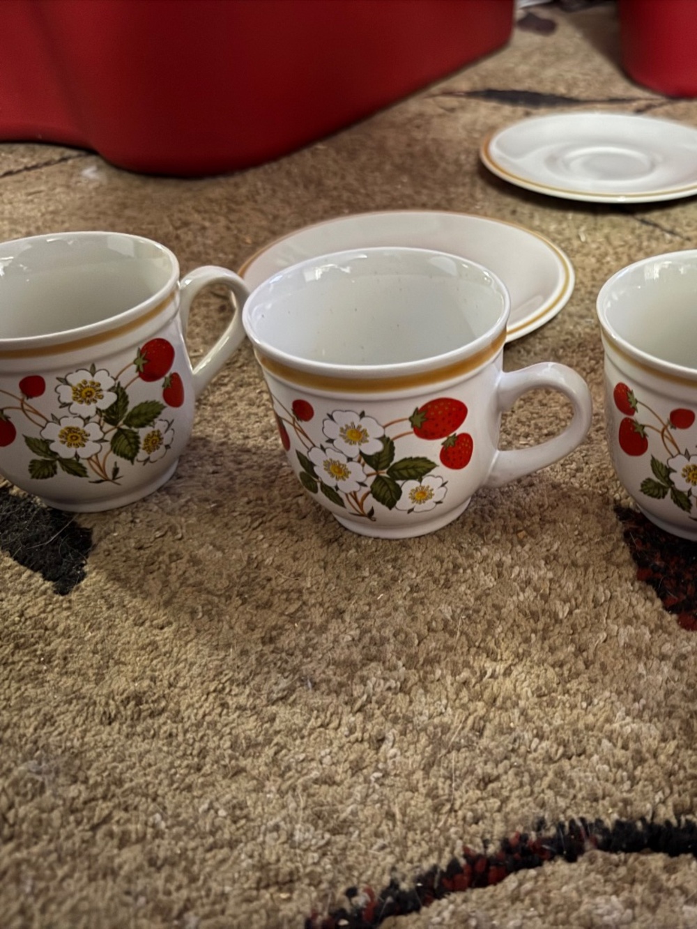 Sheffield Strawberries N Cream 4 Tea Cups, Mugs,Saucers Cottage Core Stoneware